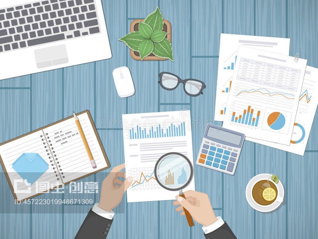 审计概念。商人审计师检查评估财务文件。人的手用放大镜高于图形Auditing concepts. Businessman auditor inspects assessing financial documents. Man`s hands with magnifying glass above graphics